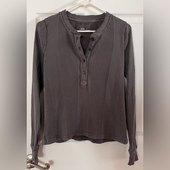 aerie Tops - Aerie Ribbed Gray Henley Top Size Large